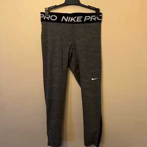 Nike Pro capris size M